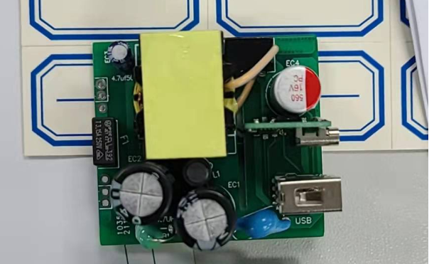 低成本，高性能25W  A+C快充充電器方案，帶功率平衡