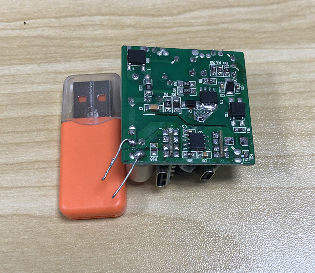 低成本，高性能20W  雙C  PD快充充電器方案